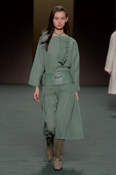 Look 24